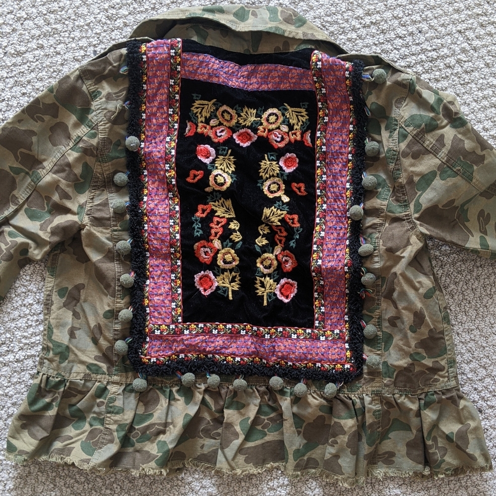 Evereve Camo Ruffle Jacket